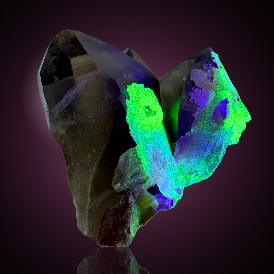 Smoky quartz with hyalite fluorescing