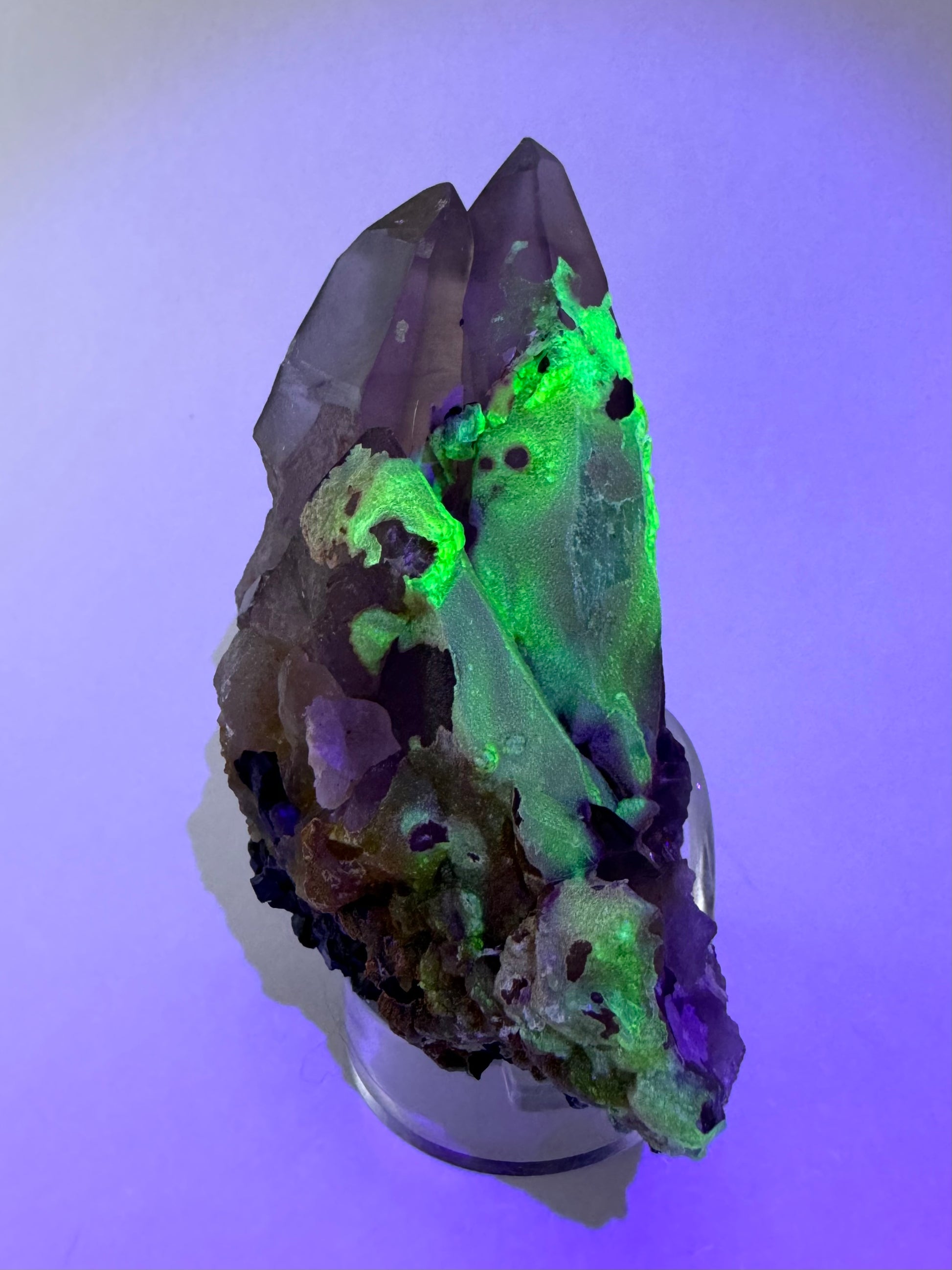 The third of three lighting images: the points in the same position as the previous image, in low light with UV light. The hyalite fluoresces a moderate yellowish-green with light blue overtone.