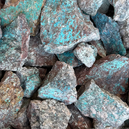 A pile of mixed medium and small sized kino pieces with good blue color.