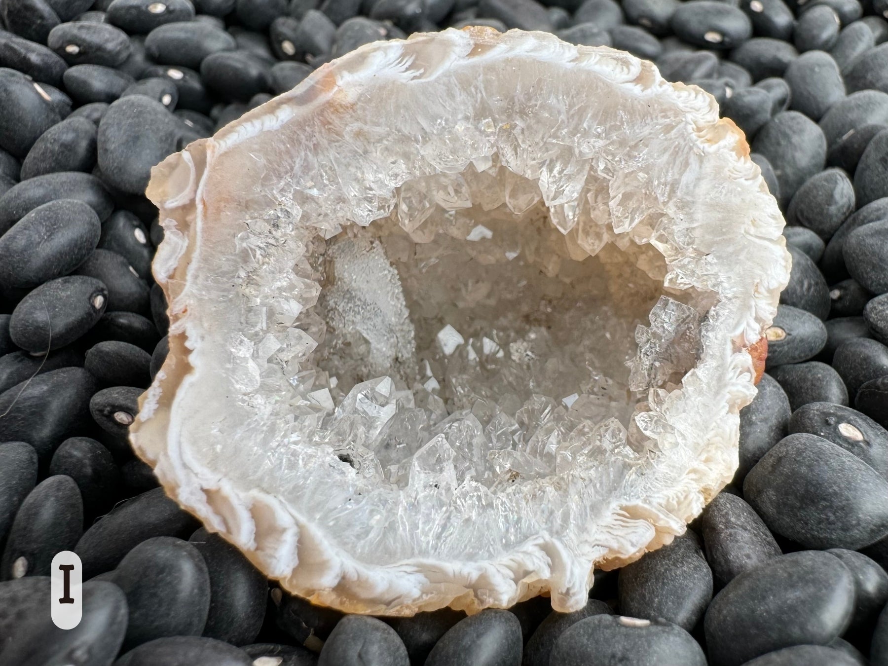 Option I: detail of one half of the geode, with a large point inside that is covered with a fine sugary druzy