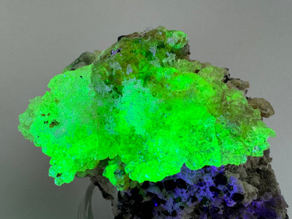 Black tourmaline in albite matrix with hyalite and minor fluorite