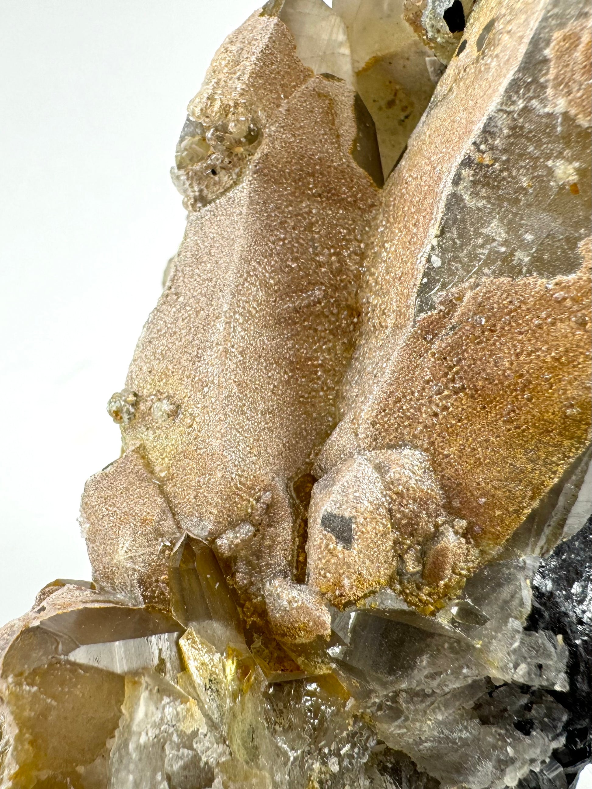 Detail of the hyalite crust, with relatively small spheres looking like lizard skin. It covers small crystals and the angular faces of smoky quart