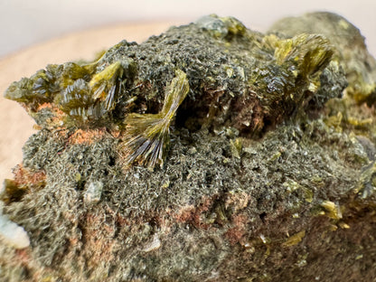 Detail of a good bow-tie of epidote with the surface around is covered with a mesh of extra-fine dark green epidote crystals.