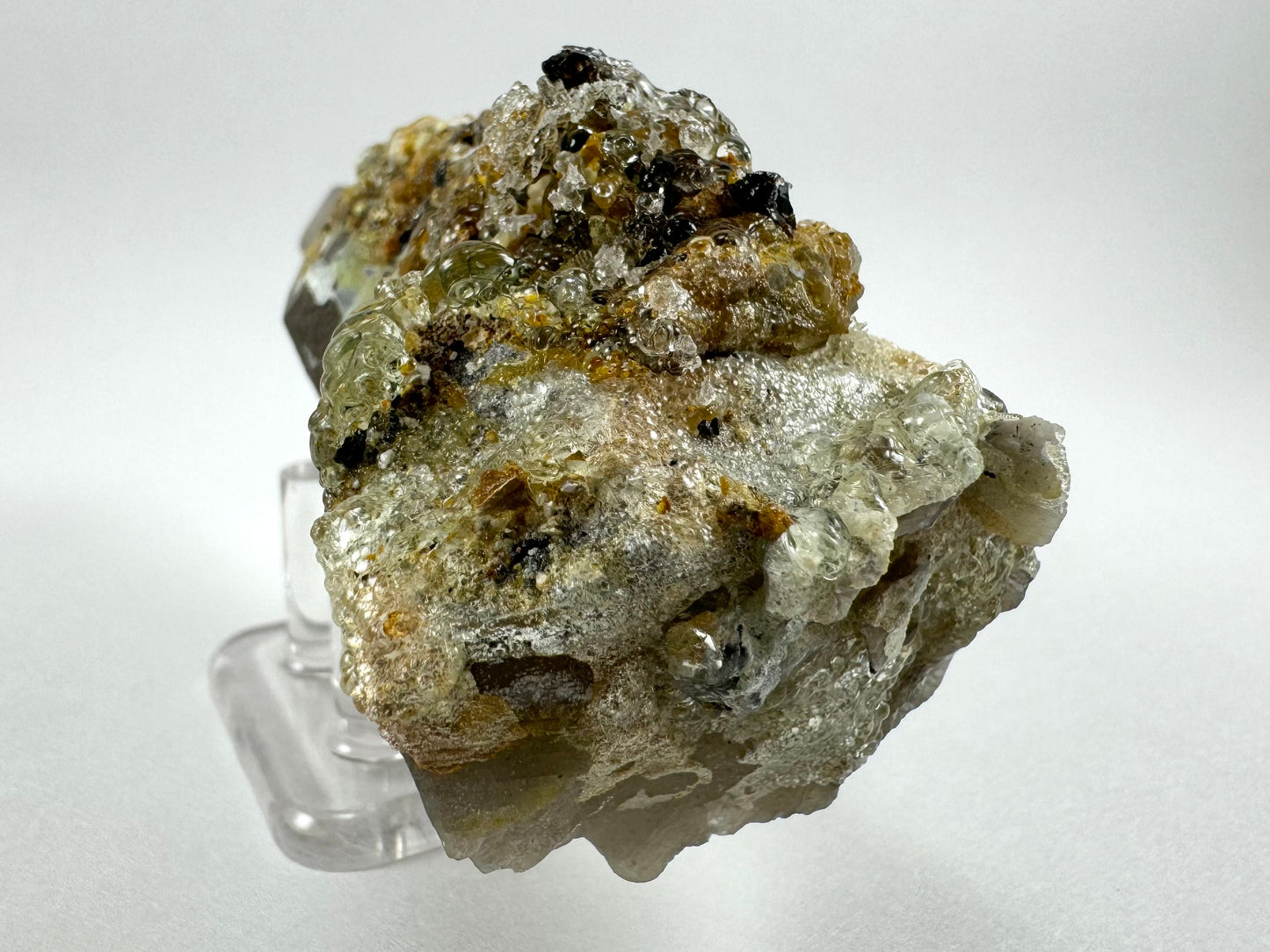 First of three lighting images: the base of the mineral in full light.