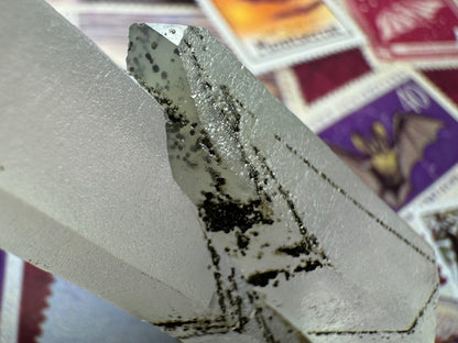 Detail of the smaller point and dark sphere pattern, showing some bumpy spheres inside the quartz crystal