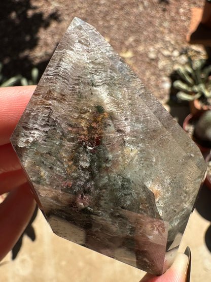 Another view of the thousand-layer growth in direct sunlight, with excellent light-colored layers and colorful chlorite in front of it.