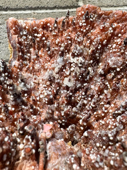 Detail of the largest tutu-growth at center, with good needle growth in the background. In the foreground it a broken spire with rings of color.